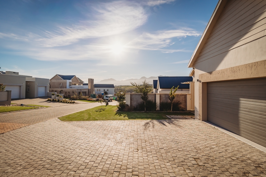 4 Bedroom Property for Sale in Kingswood Golf Estate Western Cape
